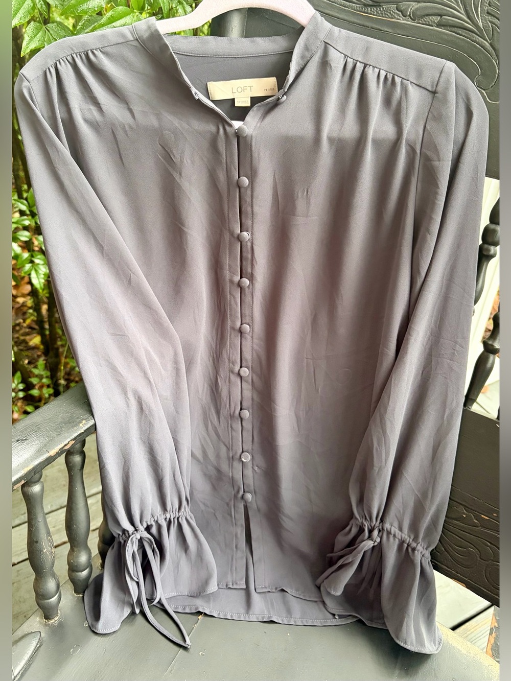 EUC! LOFT Slate Gray Button-Front Tie-Cuff Blouse ~ no snags/tears/rips/stains